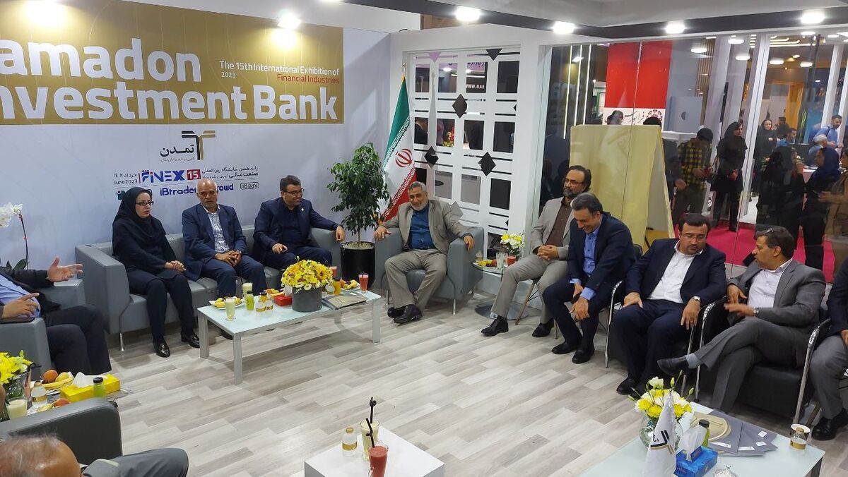 بازدید سرپرست بانک توسعه صادرات از نمایشگاه صنعت مالی