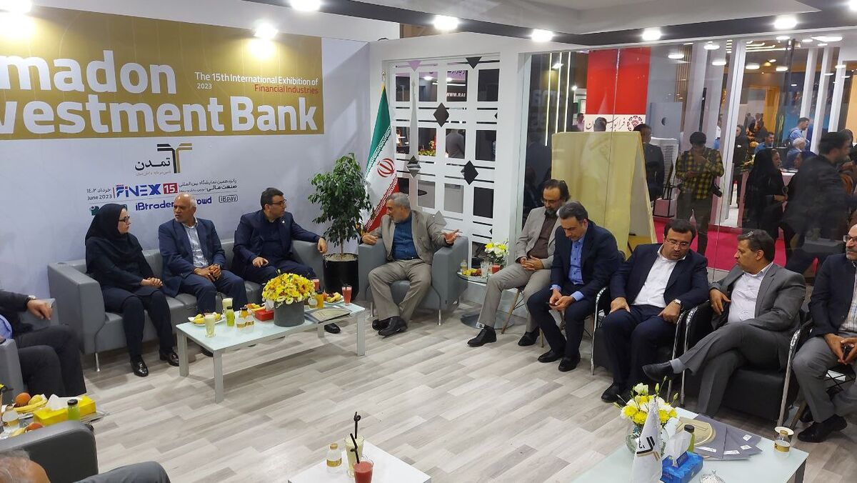 بازدید سرپرست بانک توسعه صادرات از نمایشگاه صنعت مالی
