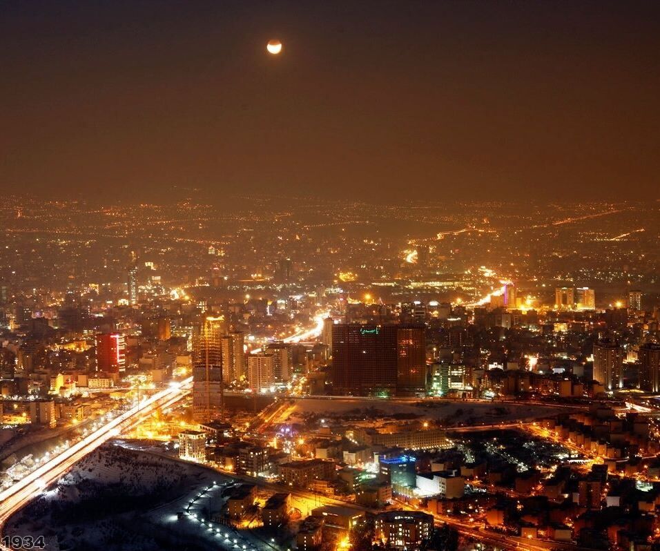 شبکه توزیع برق تهران در جنگ تحمیلی با تمام ظرفیت کار کرد