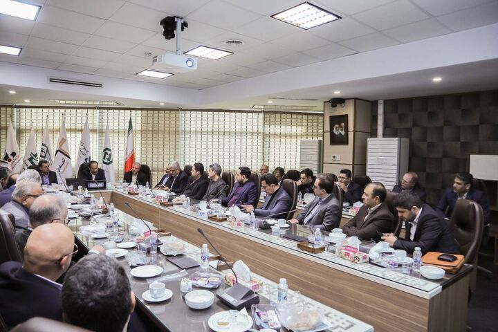 نشست تخصصی با حضور عضو هیات مدیره سازمان اوراق بهادار و پیشکسوتان بازار سرمایه در محل گروه راهبران اقتصادی آرمان