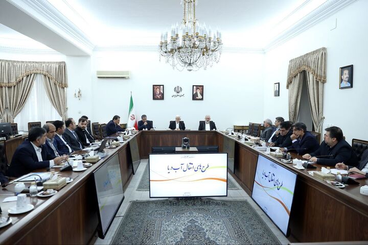 عارف: تصمیمات و قوانین پیشین را نفی نمی‌کنیم، اما وحی منزل نیستند