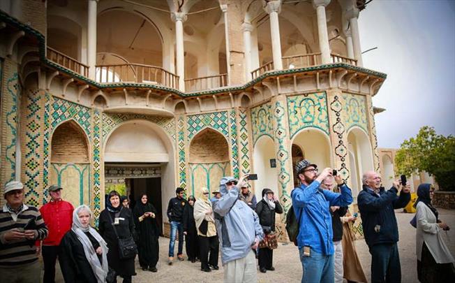 ریسک سیاسی و تجاری صادرات گردشگری ایران ضمانت می‌شود